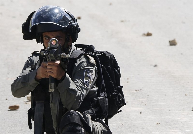 تیراندازی نظامیان صهیونیست به سمت یک جوان فلسطینی