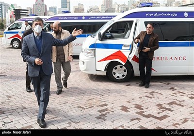 پرویز فتاح رئیس بنیاد مستضعفان در مراسم واگذاری 24 دستگاه آمبولانس به ستاد مبارزه با ویروس کرونا