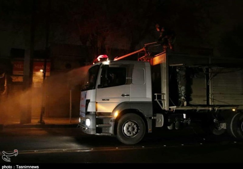 ضدعفونی شبانه سطح شهر ارومیه توسط شهرداری، سپاه و ارتش به روایت تصویر
