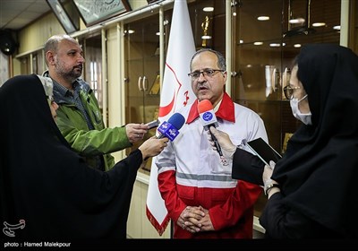 محمدرضا پیروی دبیر کل جمعیت هلال احمر در جمع خبرنگاران