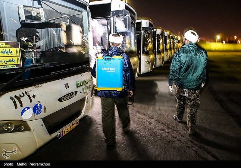 ضد عفونی کردن ناوگان اتوبوسرانی اهواز توسط گروه های جهادی طلاب