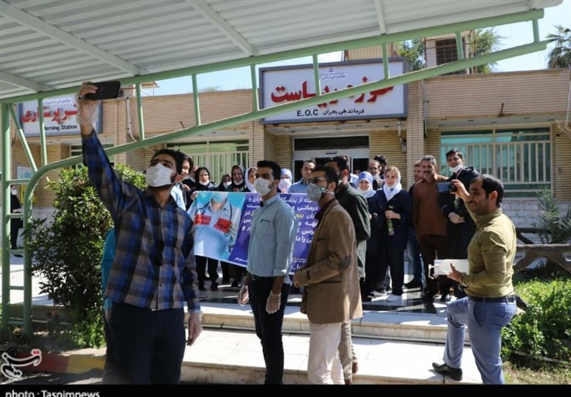 جمعی از دانشجویان بسیجی خوزستان از مدافعان سلامت بیمارستان رازی اهواز تجلیل کردند + تصاویر