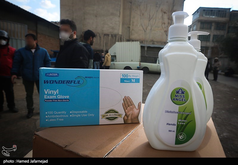 پلیس تبریز محتکر 27 هزار دستکش و فروشنده داروی تقلبی درمان کرونا را دستگیر کرد