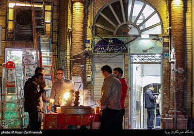 در این محله مانند دیگر محله های قدیمی تهران دست فروشی رونق بسیاری دارد