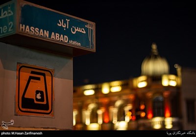 این محله از طریق مترو به راحتی قابل دسترسی میباشد و حسن اباد یکی از پر رفت و آمد ترین ایستگاه ها می باشد.