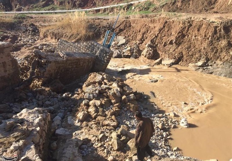 بازگشایی راه ارتباطی روستای چم مهر پلدختر؛ راه ارتباطی 2روستا همچنان قطع است