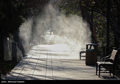 تعقيم الشوارع والأرصفة في طهران لمنع انتشار فيروس كورونا