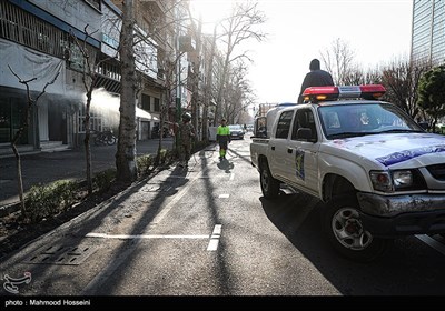 تعقيم الشوارع والأرصفة في طهران لمنع انتشار فيروس كورونا