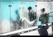 تعقيم الشوارع والأرصفة في طهران لمنع انتشار فيروس كورونا