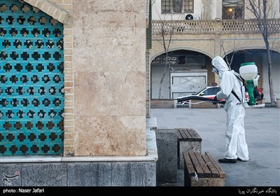 تعقيم سوق طهران الكبير لمنع انتشار فيروس كورونا