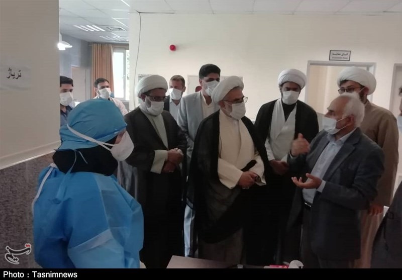 بازدید نماینده ولی فقیه در استان هرمزگان از بخش بیماران حاد تنفسی و دیدار با مدافعان سلامت+تصاویر