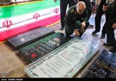 حضور سردار سرلشکر حسین سلامی فرمانده کل سپاه پاسداران  در گلزار شهدای کرمان 
