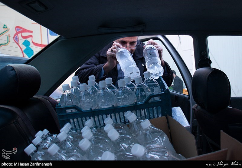 اهدای 5 هزار بطری محلول ضدعفونی‌کننده از طرف اطلاعات سپاه به علوم‌پزشکی کردستان+تصاویر