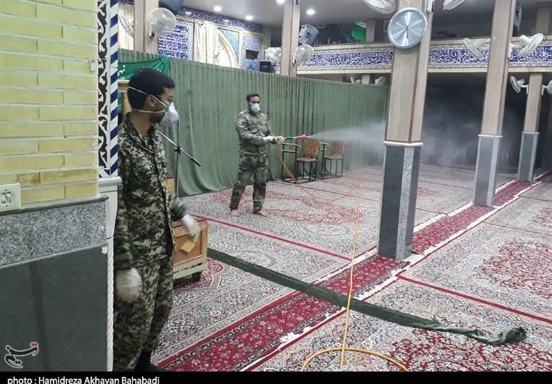 یزد | روایت تصویری تسنیم از تلاش جهادگران بسیجی برای ضدعفونی معابر بهاباد