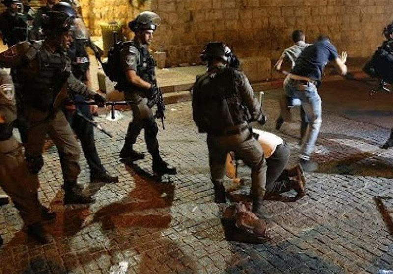 حملة اعتقالات تطال 13 فلسطینیا بالضفة والقدس المحتلتین