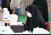 کرمان| روزانه 4 هزار ماسک و دستکش توسط بسیجیان شهربابکی تولید می‌شود