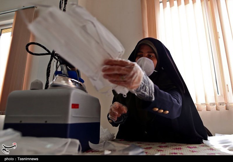 ‌کارگاه تولید ماسک و لباس بیمارستانی توسط بانوان بسیجی به روایت تصاویر