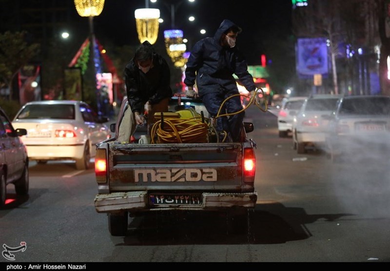 ضدعفونی و گند زدایی معابر شهر توسط قرارگاه مدافعان سلامت قزوین + تصاویر