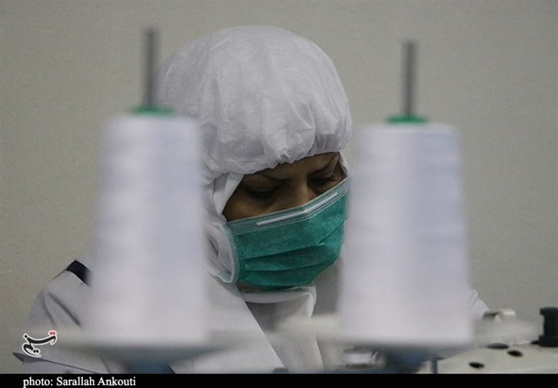 تولید روزانه 2000 ماسک توسط بسیجیان منطقه یک تهران + فیلم