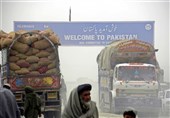 پاکستان مرزهای زمینی با افغانستان و ایران را می‌بندد