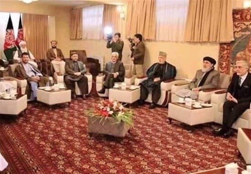 نشست سیاسیون در منزل رئیس شورای عالی صلح افغانستان