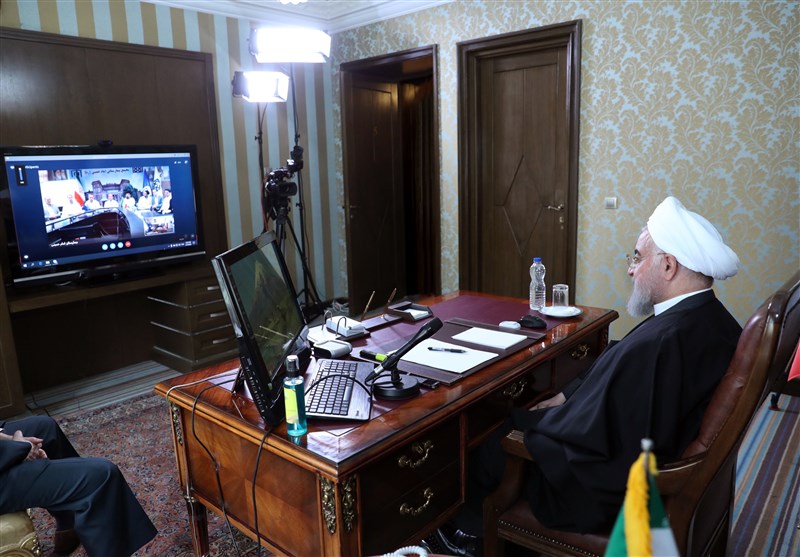 روحانی: دولت با همه توان در کنار پرسنل خدوم بخش بهداشت و درمان است