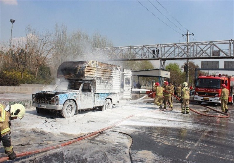 آتش گرفتن خودروی حامل 4000 لیتر مواد شیمیایی در بزرگراه آزادگان + تصاویر