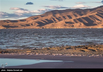 دریاچه ارومیه در روزهای بهاری