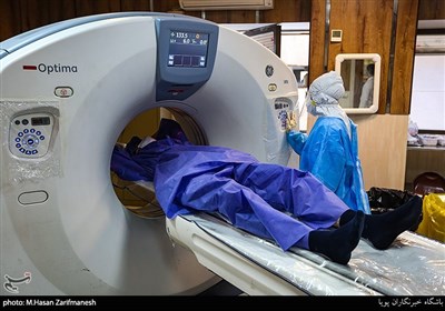 سی تی اسکن یا توموگرافی کامپیوتری، نوعی تصویربرداری با اشعه ایکس است که تصاویری با جزئیات دقیق از اجزای داخل بدن ایجاد می‌کند. با استفاده از تصاویر سی تی اسکن می‌توان بافت‌های نرم، اندام‌ها و بافت‌های سخت بدن را مشاهده کرد.