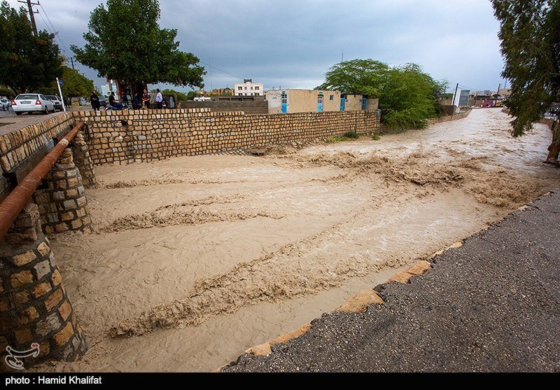 Floods Kill 11 in Iran, Air Rescue Underway