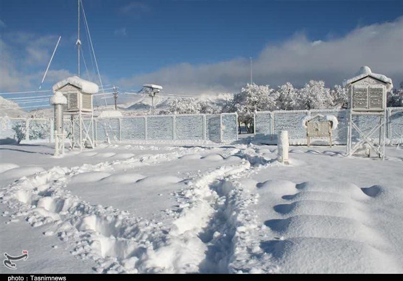 راه ارتباطی 120 روستای ‌هشترود بر اثر بارش برف و کولاک بسته شد/ارتفاع برف به 40 سانتی‌متر رسید