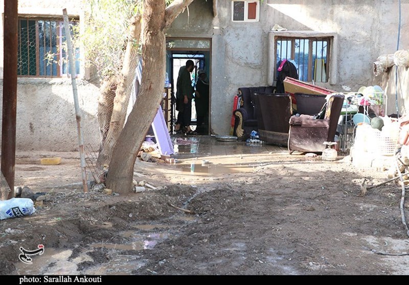 نخستین تلفات سیلاب در جنوب کرمان؛ سقف خانه بر سر یکی از اهالی رودبار جنوب ویران شد