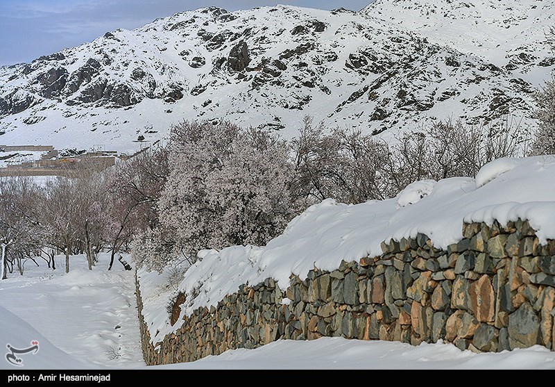 آغاز نخستین برف بهاری در اردبیل؛ اکثر محورهای مواصلاتی استان برفی است