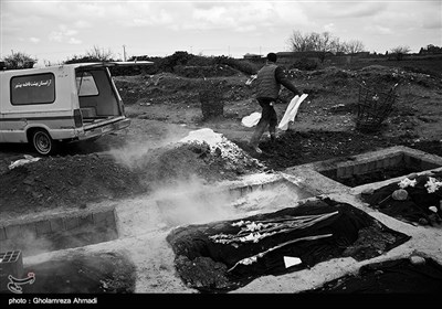 افزایش مدت زمان کار در عین استرس بالای عدم ابتلا به ویروس و سپس برخورد صبورانه با اعضای خانواده های مصیبت دیده بر عهده این عزیزان است.