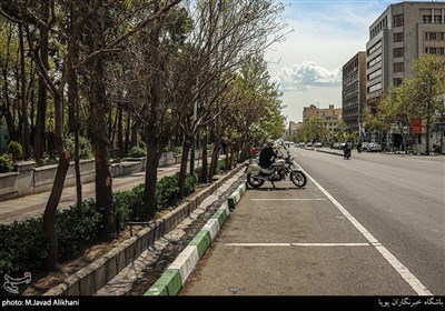 ممانعت پلیس راهنمایی و رانندگی از پارک خودروها در اطراف پارک لاله تهران