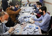 کمک نیروهای بسیجی برای خرید مایحتاج روزانه شهروندان گرگانی