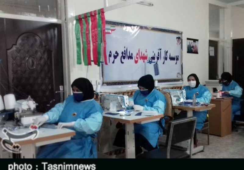 خواهران بسیجی استان اردبیل به صورت سه شیفته اقلام بهداشتی تولید می‌کنند