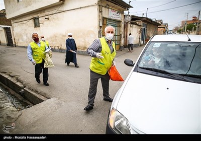 پاكسازی و ضدعفونی محلات و توزيع ماسك رايگان درب منازل در محلات حاشیه نشین شهرستان گرگان توسط خادمین موکب علی بن موسی الرضا(ع) استان گلستان