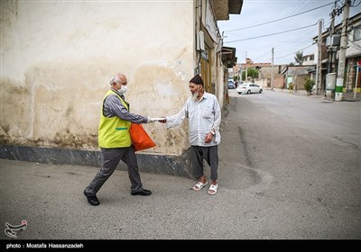 پاكسازی و ضدعفونی محلات و توزيع ماسك رايگان درب منازل در محلات حاشیه نشین شهرستان گرگان توسط خادمین موکب علی بن موسی الرضا(ع) استان گلستان