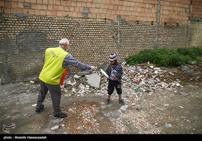 پاكسازی و ضدعفونی محلات و توزيع ماسك رايگان درب منازل در محلات حاشیه نشین شهرستان گرگان توسط خادمین موکب علی بن موسی الرضا(ع) استان گلستان