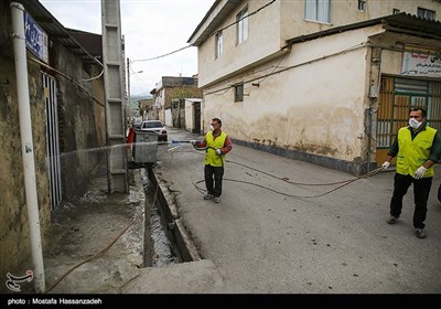 پاكسازی و ضدعفونی محلات و توزيع ماسك رايگان درب منازل در محلات حاشیه نشین شهرستان گرگان توسط خادمین موکب علی بن موسی الرضا(ع) استان گلستان