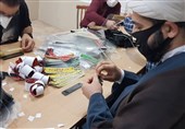 روزانه 500 عدد محافظ صورت در کلاس‌های درس حوزه علمیه امام هادی(ع) اهواز تولید می‌شود