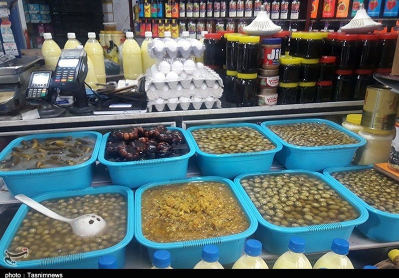 گزارش میدانی تسنیم از بازار سنندج|تداوم عرضه موادغذایی روباز در روزهای کرونایی؛ از بی‌خیالی کسبه تا سهل‌ا‌نگاری مسئولان+تصاویر