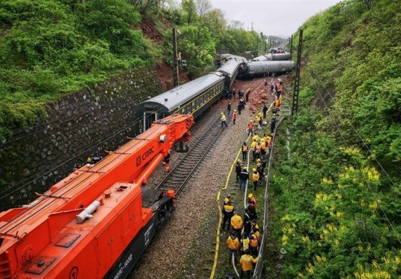 One Dead, 127 Hurt in China Passenger Train Derailment