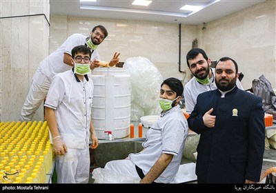 تهیه آبمیوه برای کادر درمانی بیمارستان های تهران،امدادگران هلال احمر و پرسنل بهشت زهراء(س)