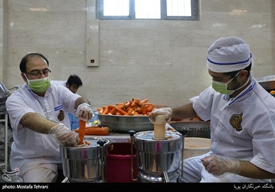 تهیه آبمیوه برای کادر درمانی بیمارستان های تهران،امدادگران هلال احمر و پرسنل بهشت زهراء(س)