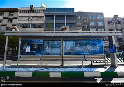 ایستگاه اتوبوس،خیابان جمهوری-در روزهای پایانی تعطیلات نوروز 99 و با توجه به شیوع ویروس کرونا و اجرای طرح فاصله گذاری اجتماعی، یکی از خلوت‌ترین روزهای سال 99 رقم خورد