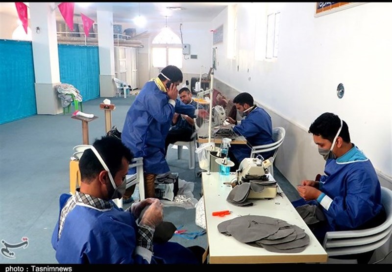کارگاه تولید ماسک در جنوب شیراز با همت گروه جهادی شهید ابراهیم هادی راه‌اندازی شد+ تصاویر