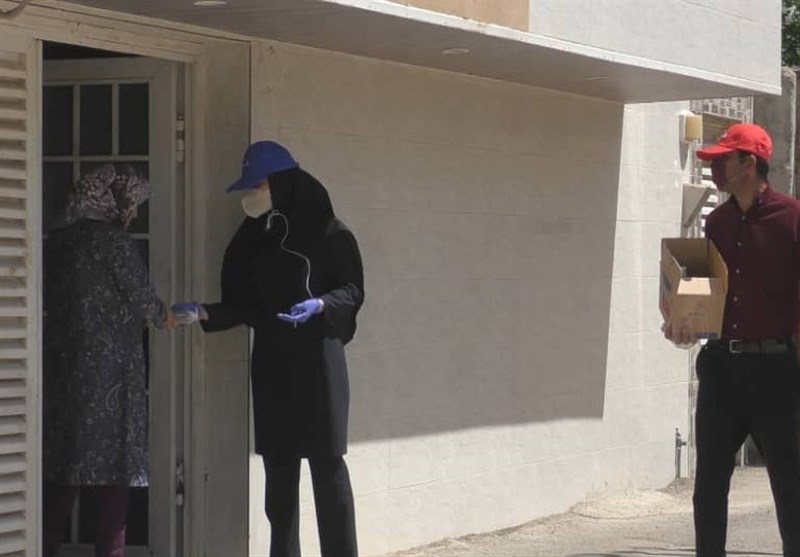شهرداری بوشهر ژل ضدعفونی، ماسک و دستکش یکبار مصرف میان خانواده‌ها توزیع می‌کند