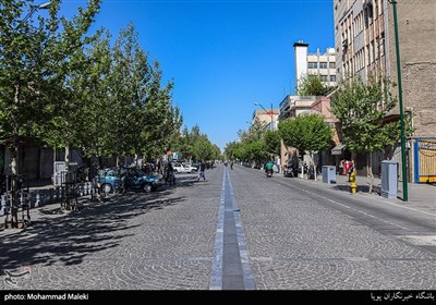 بازاریان شهر تهران برای کمک به کنترل ویروس کرونا و یاری رساندن به کادر پزشکی و درمانی در راستای اجرای طرح فاصله گذاری اجتماعی و طرح ملی مبارزه با کرونا تعطیل هستند